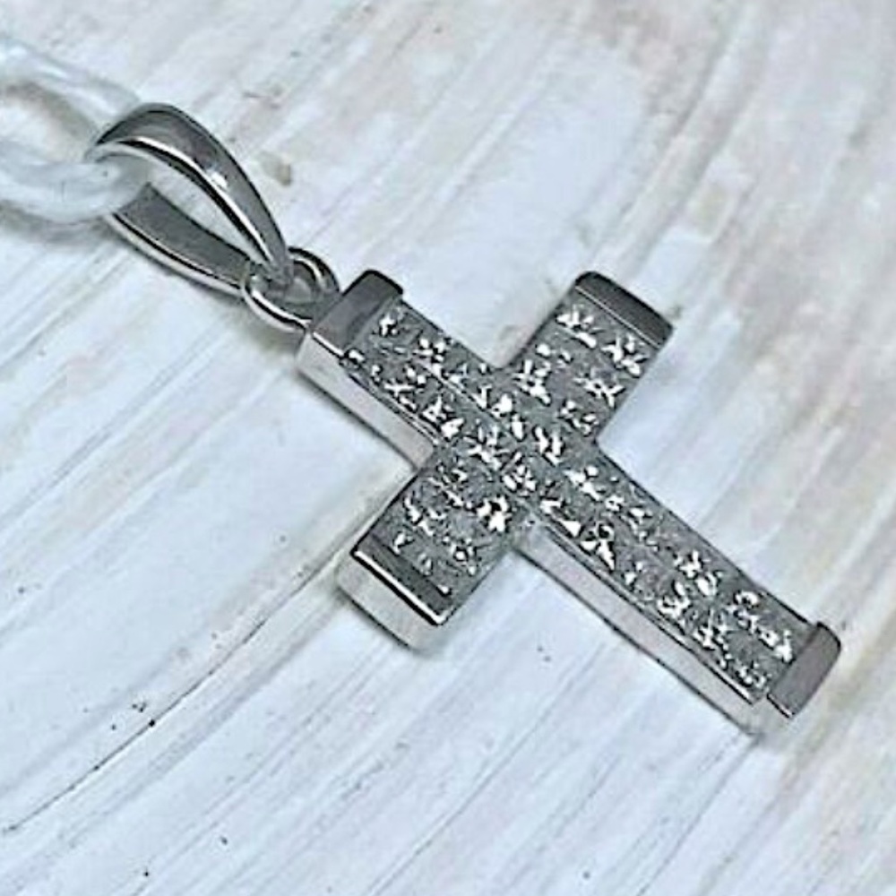 18kt  Gold 1.10ct Princess Diamonds Cross pendant